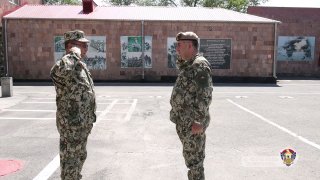 Начальник ГШ ВС Армении Эдвард Асрян провел строевой смотр на сборном пункте в преддверии летнего призыва 2026 года