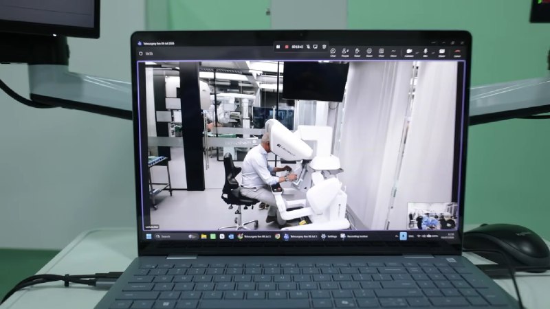 Врач из Бельгии провёл первую дистанционную роботизированную операцию пациенту в Ереване