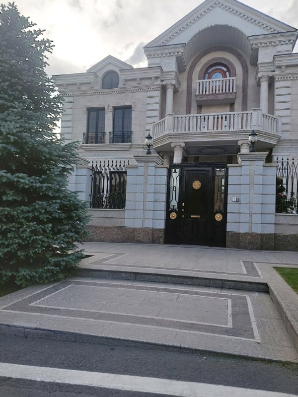 В Ереване выявлена схема занижения налогов на недвижимость, связанная с семьей Карапетянов