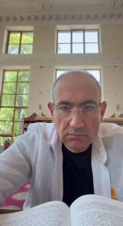 Пашинян провел два часа в библиотеке Еревана: что известно о визите