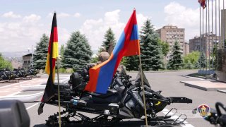 Армения получила из Германии 16 снегоходов для армии — Сурен Папикян